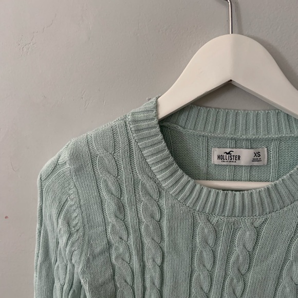 Cable knit cropped sweater - Picture 2 of 2